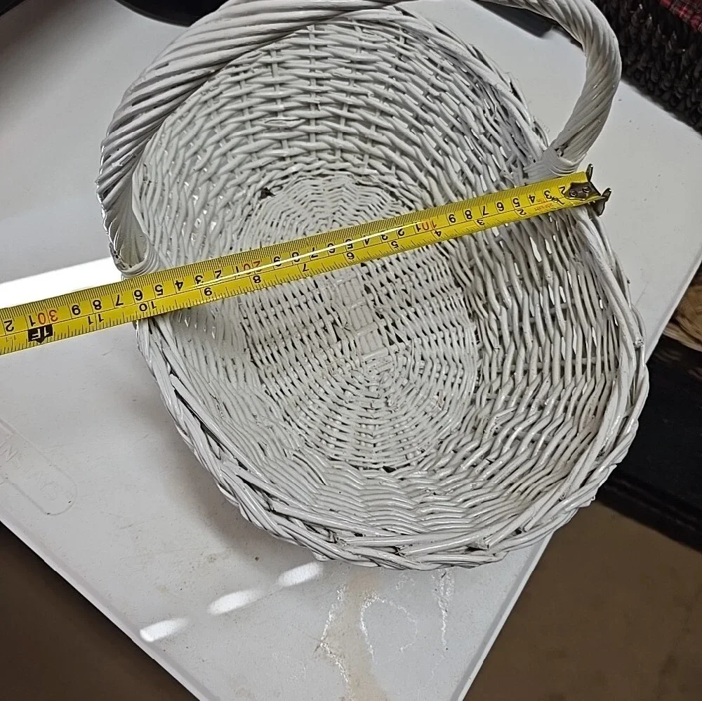 Vtg.White Wicker Handled Basket -(226)